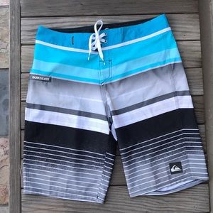 Quiksilver board shorts 30 waist